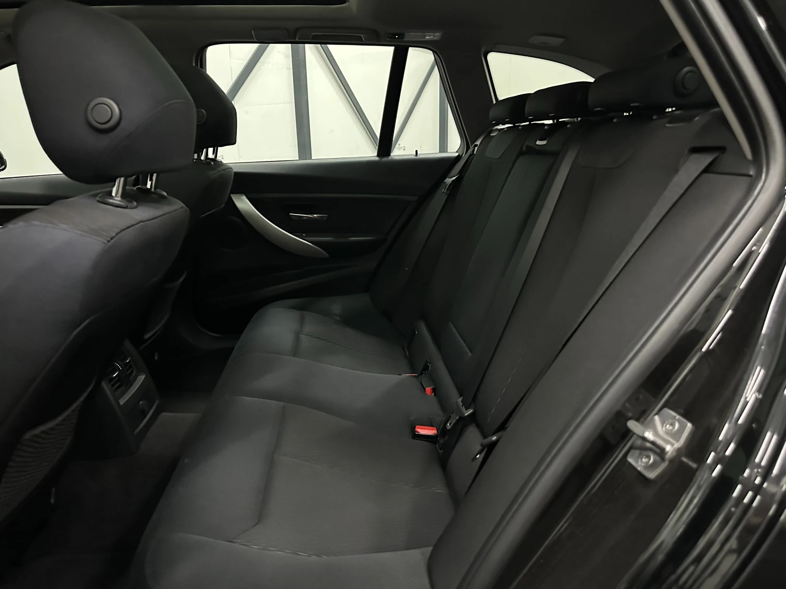 BMW 320 d* ПОДГРЕВ* ПАНОРАМА* , снимка 17 - Автомобили и джипове - 54767342