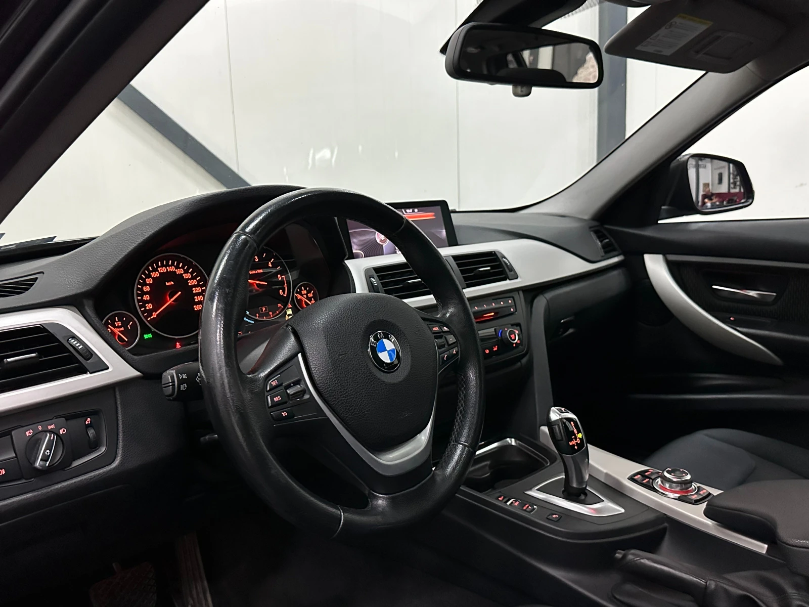 BMW 320 d* ПОДГРЕВ* ПАНОРАМА* , снимка 9 - Автомобили и джипове - 54767342