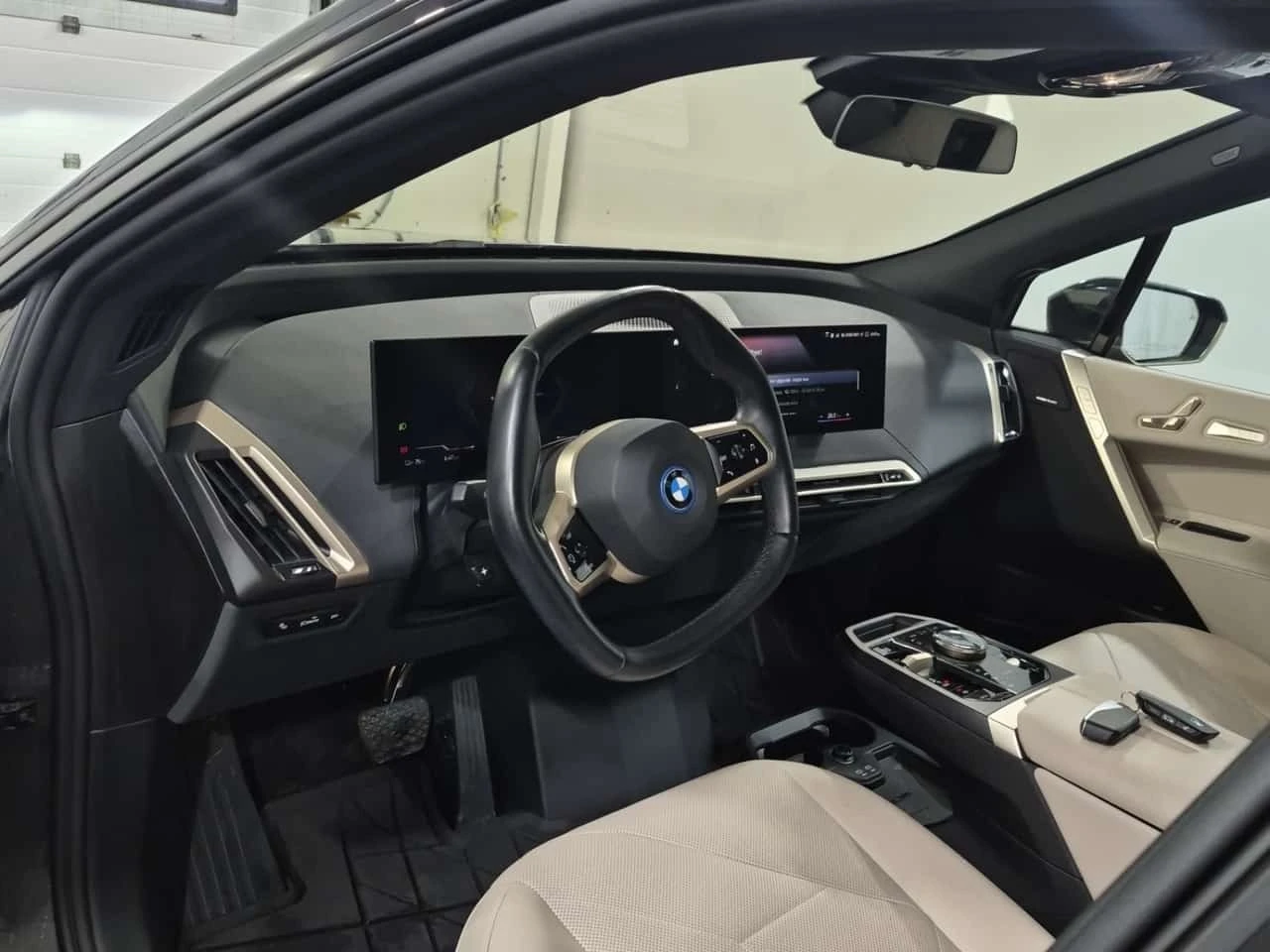 BMW iX * Sports Activity Vehicle Xdrive50 * CARFAX *  | Mobile.bg � ����������� 10