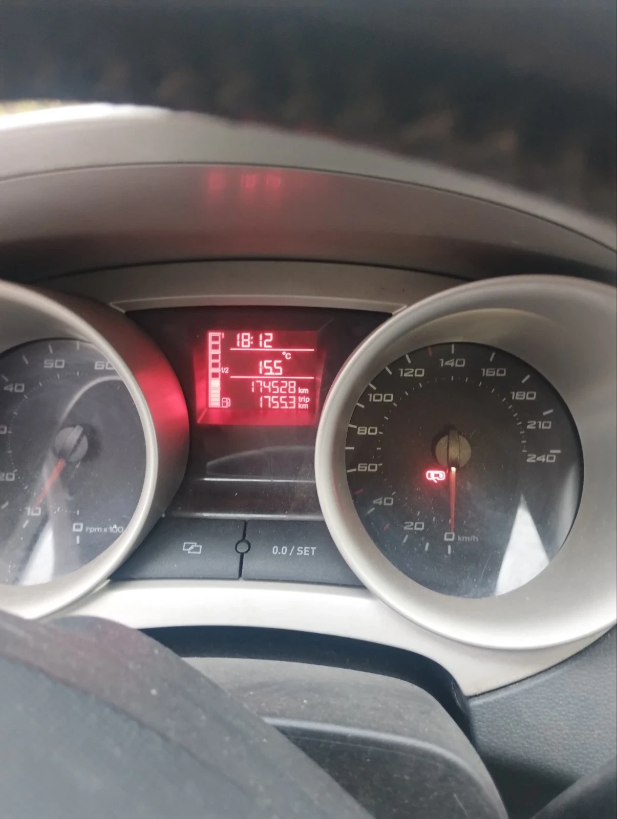 Seat Ibiza 1.4, снимка 6 - Автомобили и джипове - 56628636