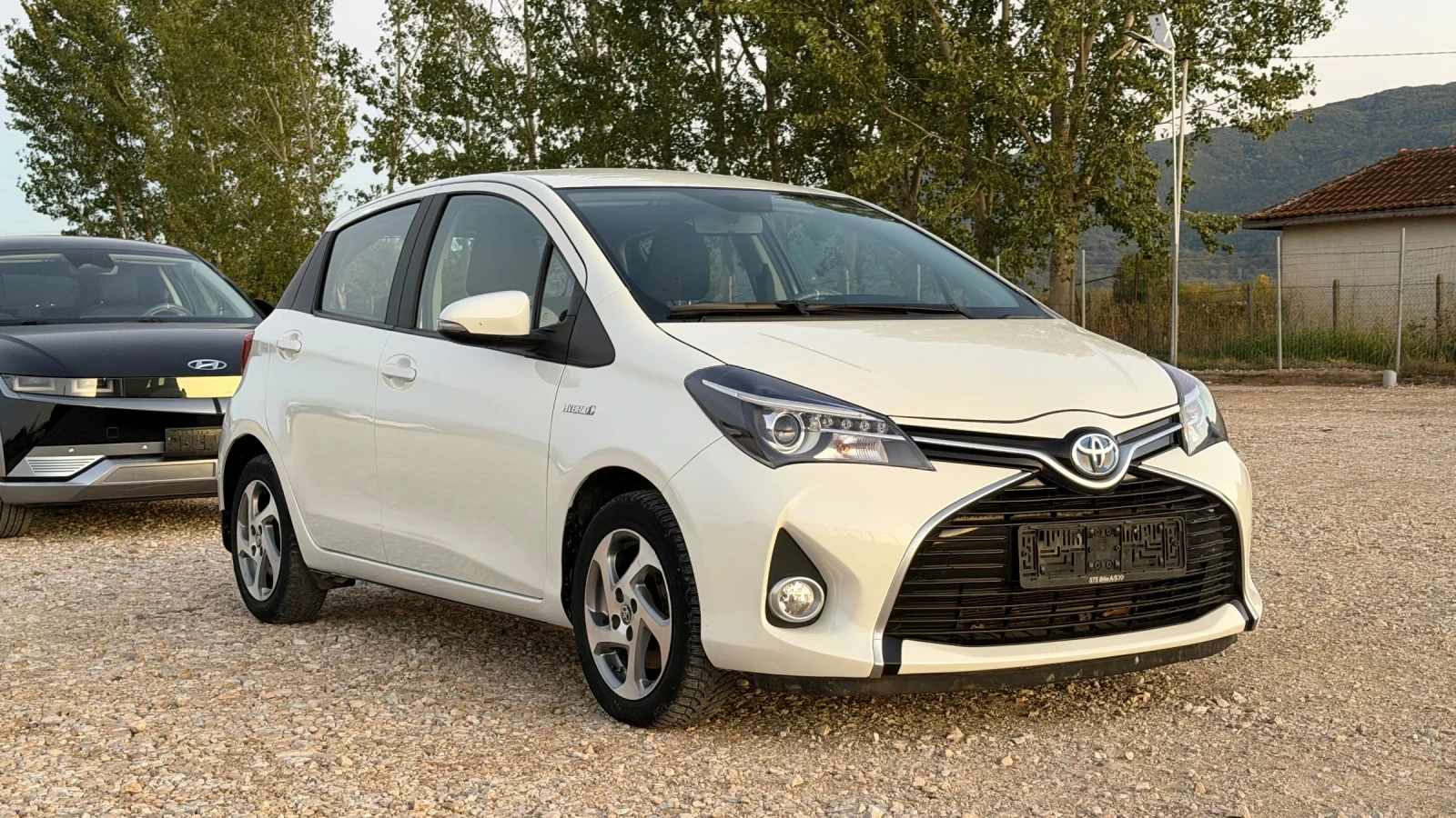 Toyota Yaris HYBRID AUTOMATIC   LED   КЛИМАТРОНИК, снимка 3 - Автомобили и джипове - 56649546