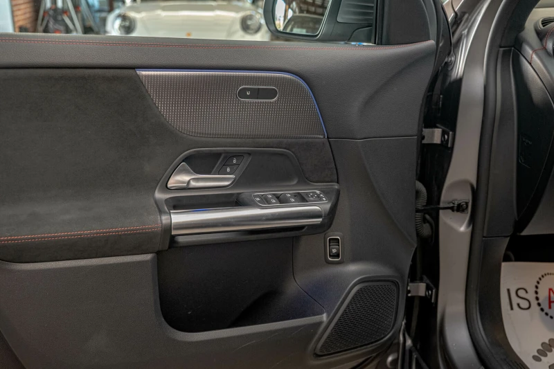 Mercedes-Benz EQA 250/Magno/Ambient/AMG Line/Камера/Подгрев, снимка 8 - Автомобили и джипове - 51585915