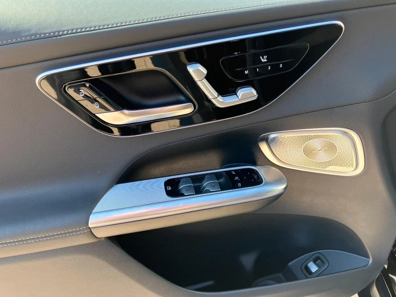 Mercedes-Benz GLC 300de* 4M* AMG* DISTR* MEMORY* 360CAM* CARPLAY* , снимка 4 - Автомобили и джипове - 52621827