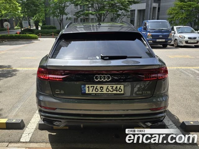 Audi Q8 5.5 TFSI, снимка 2 - Автомобили и джипове - 54939294