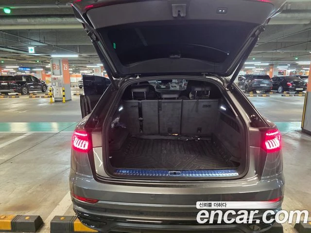 Audi Q8 5.5 TFSI, снимка 3 - Автомобили и джипове - 54939294