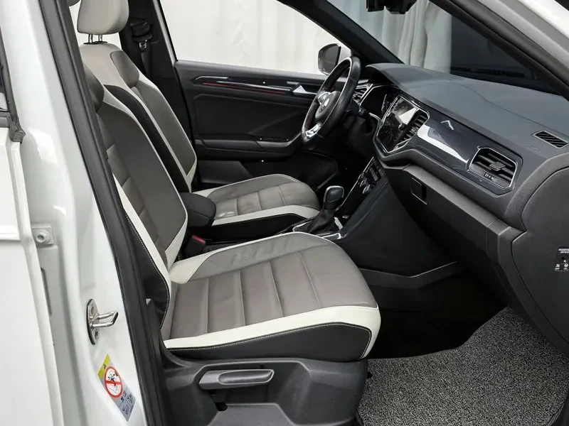 VW T-Roc 2.0 TDI PRESTIGE, снимка 11 - Автомобили и джипове - 55001332