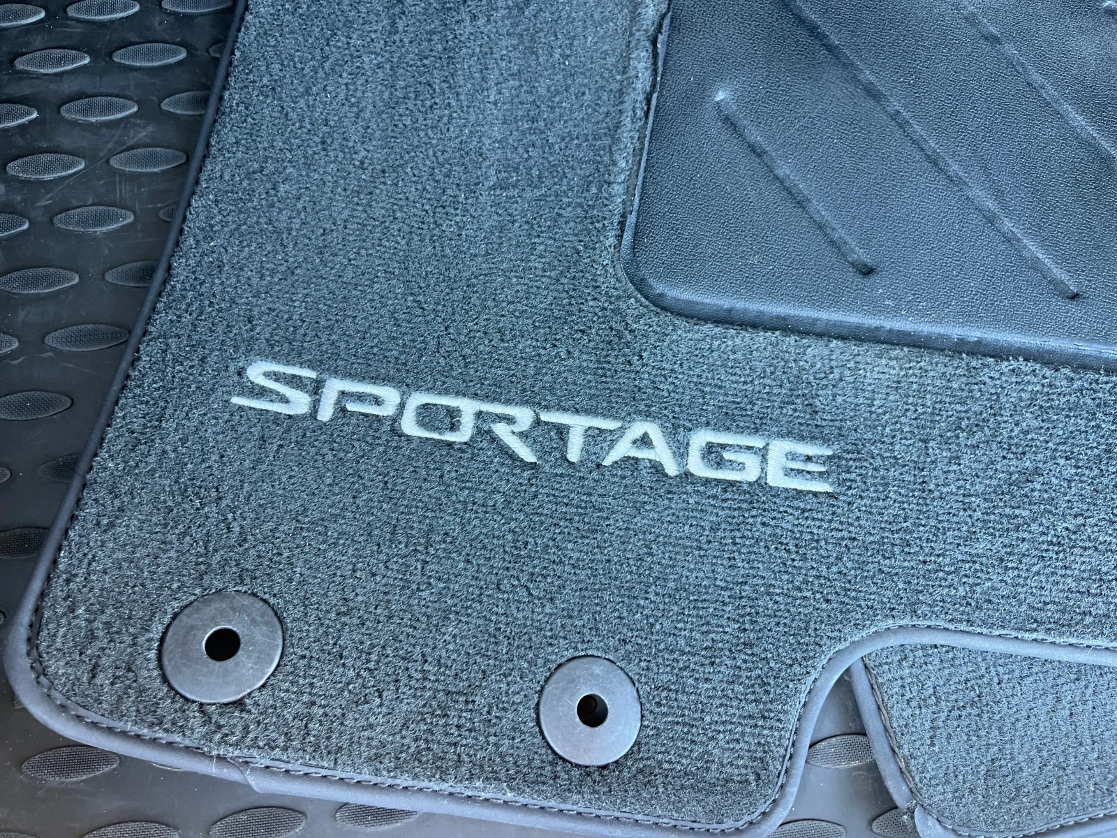 Kia Sportage 1.7 КАМЕРА/ПОДГРЕВ/LED, снимка 11 - Автомобили и джипове - 53770254