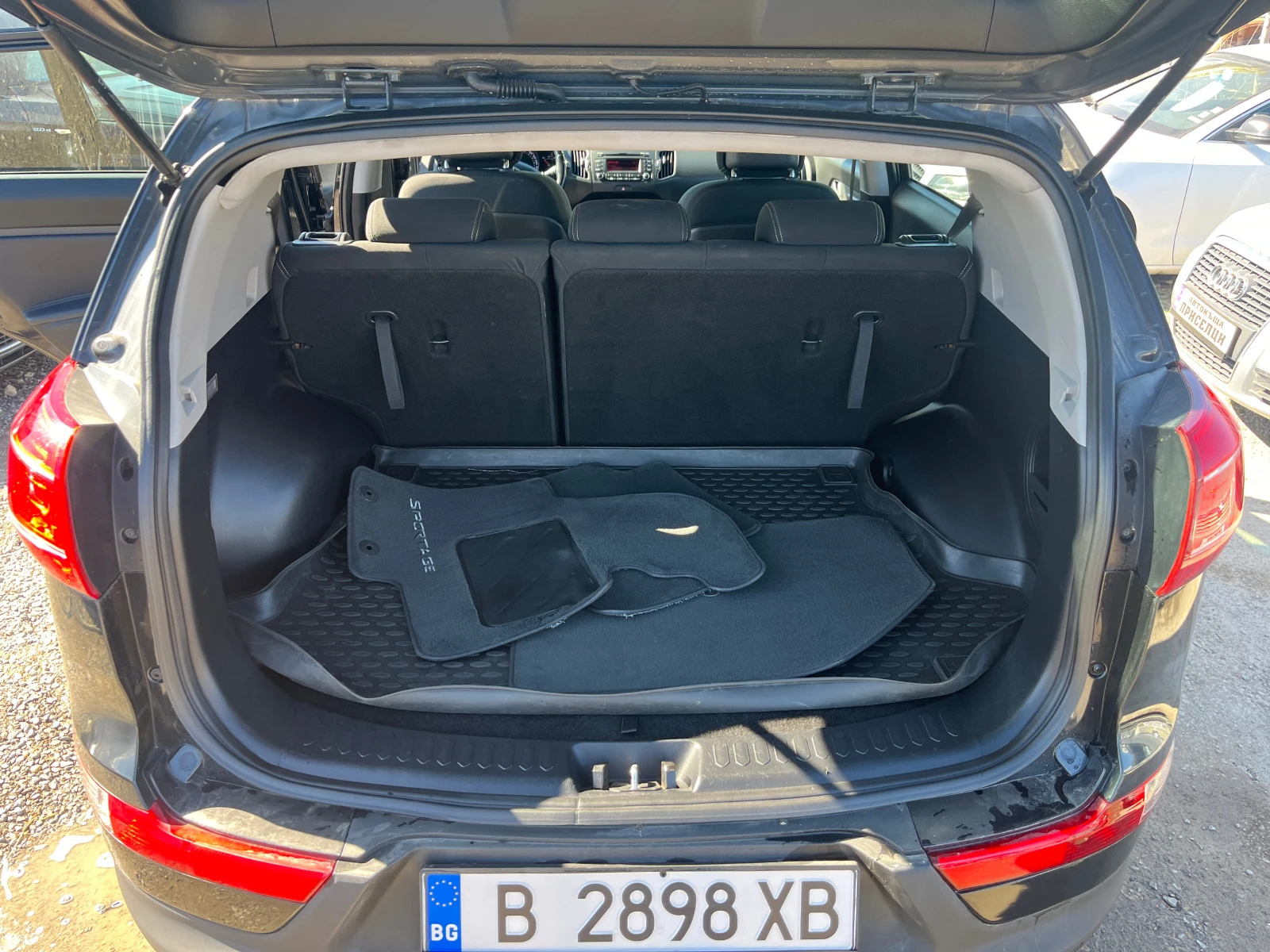 Kia Sportage 1.7 КАМЕРА/ПОДГРЕВ/LED, снимка 10 - Автомобили и джипове - 53770254
