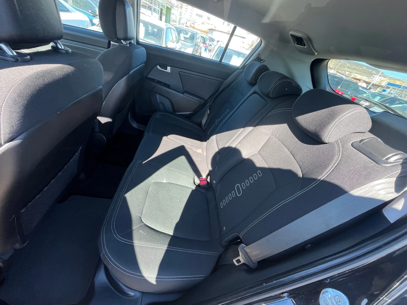 Kia Sportage 1.7 КАМЕРА/ПОДГРЕВ/LED, снимка 9 - Автомобили и джипове - 53770254