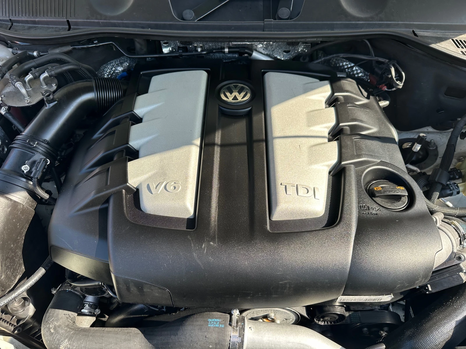 VW Touareg 3.0 TDI * LED* МЪРТВА ТОЧКА* , снимка 17 - Автомобили и джипове - 54299102