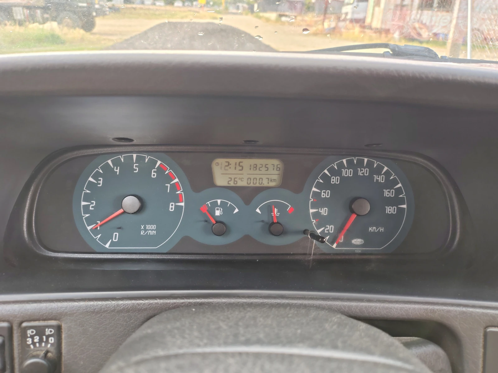 Nissan Terrano Бензин 4x4, снимка 13 - Автомобили и джипове - 55095656