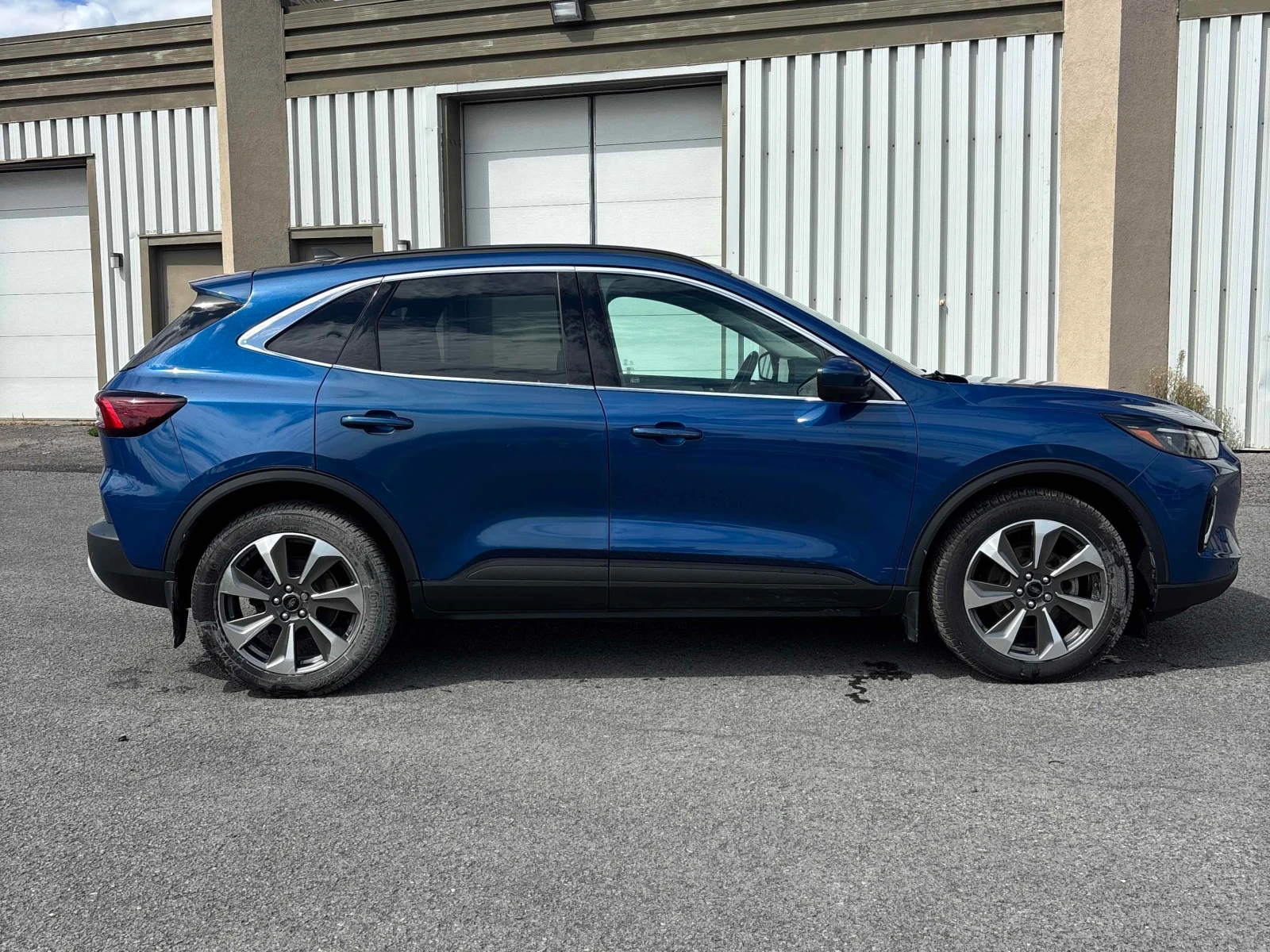 Ford Escape * Platinum * АВТОКРЕДИТ БЕЗ ПЪРВОНАЧАЛНА ВНОСКА* , снимка 3 - Автомобили и джипове - 56004351