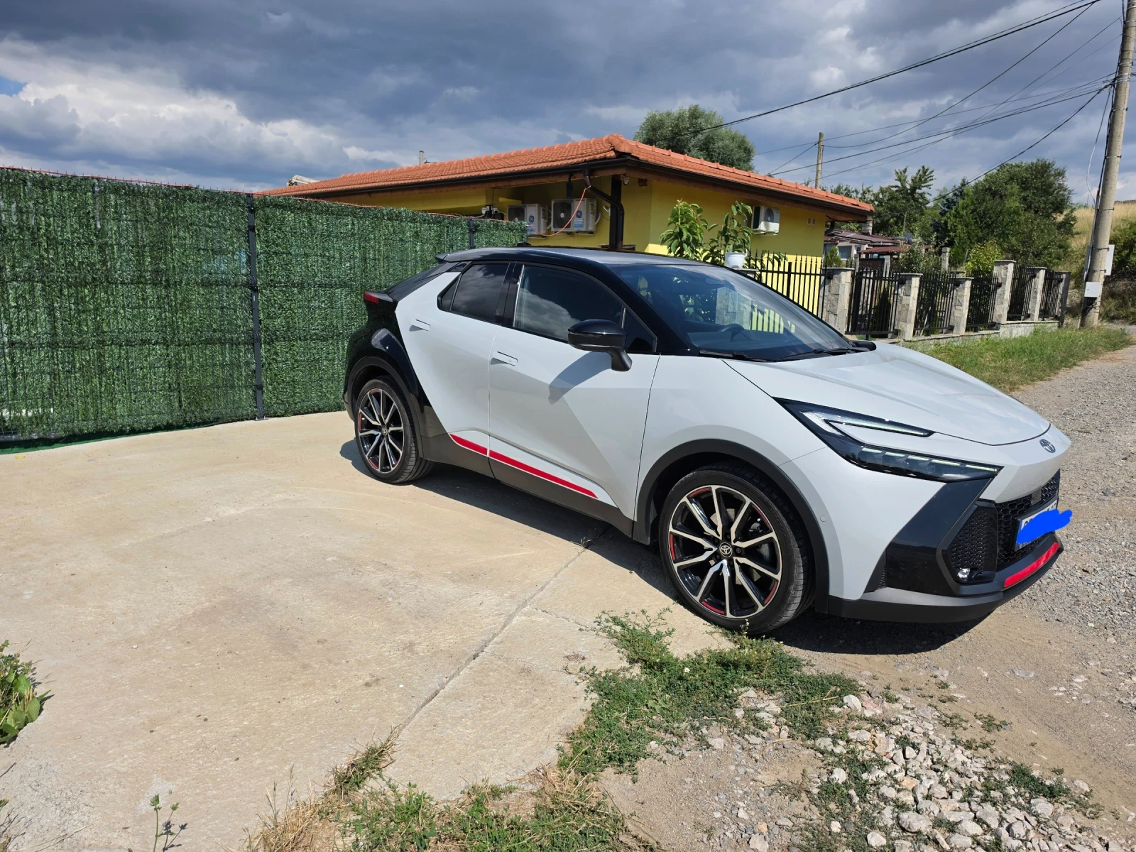 Toyota C-HR GR Sport Plug in Hybrid, снимка 3 - Автомобили и джипове - 56226109