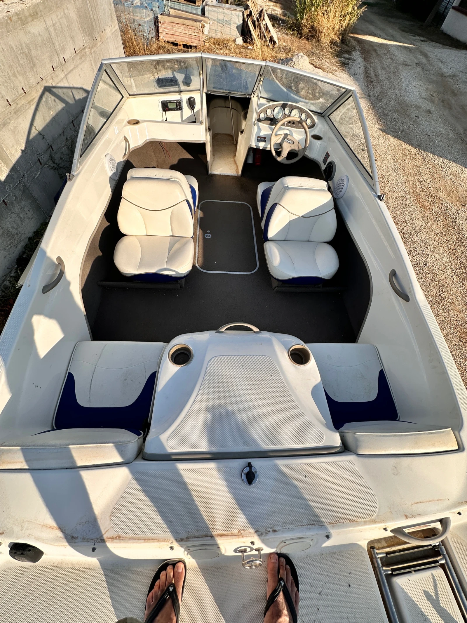 Моторна яхта Bayliner 145 - изображение 6