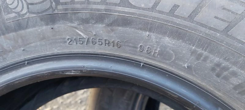 Гуми Зимни 215/65R16, снимка 4 - Гуми и джанти - 31148325