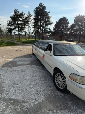 ������ Lincoln Town car