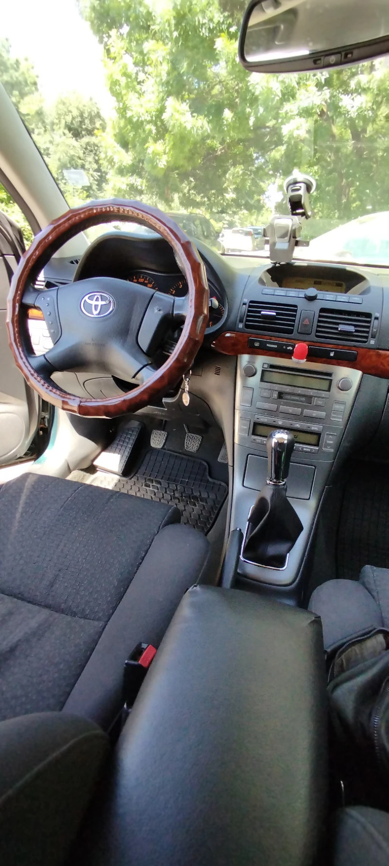 Toyota Avensis 2.0 СПЕШНО, снимка 7 - Автомобили и джипове - 46098122