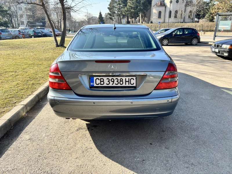 Mercedes-Benz E 220, снимка 7 - Автомобили и джипове - 49362001