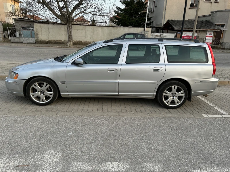 Volvo V70 D5 AWD, снимка 2 - Автомобили и джипове - 51512726