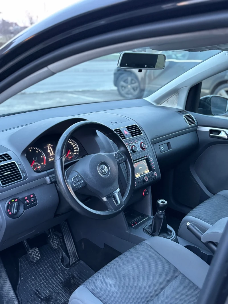VW Touran 1.6TDI 105hp 2013 6 скорости , снимка 11 - Автомобили и джипове - 53263768