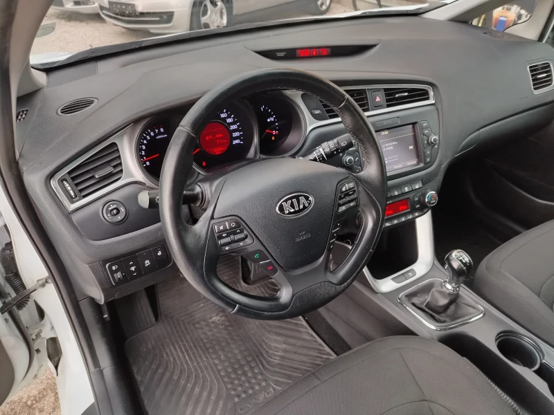 Kia Ceed 1.0 T 118000хл, снимка 8 - Автомобили и джипове - 53266783