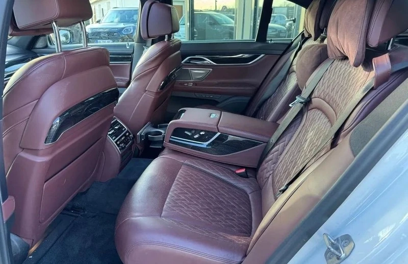 BMW 730 d xDrive  M- Paket, снимка 11 - Автомобили и джипове - 53342550