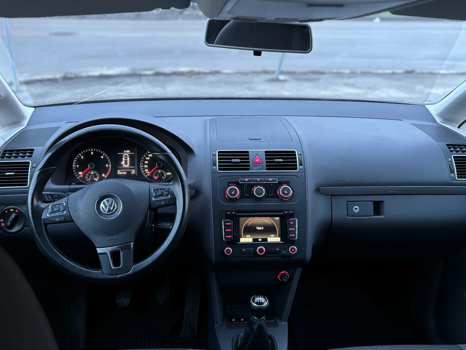 VW Touran 1.6TDI 105hp 2013 6 скорости  - изображение 10