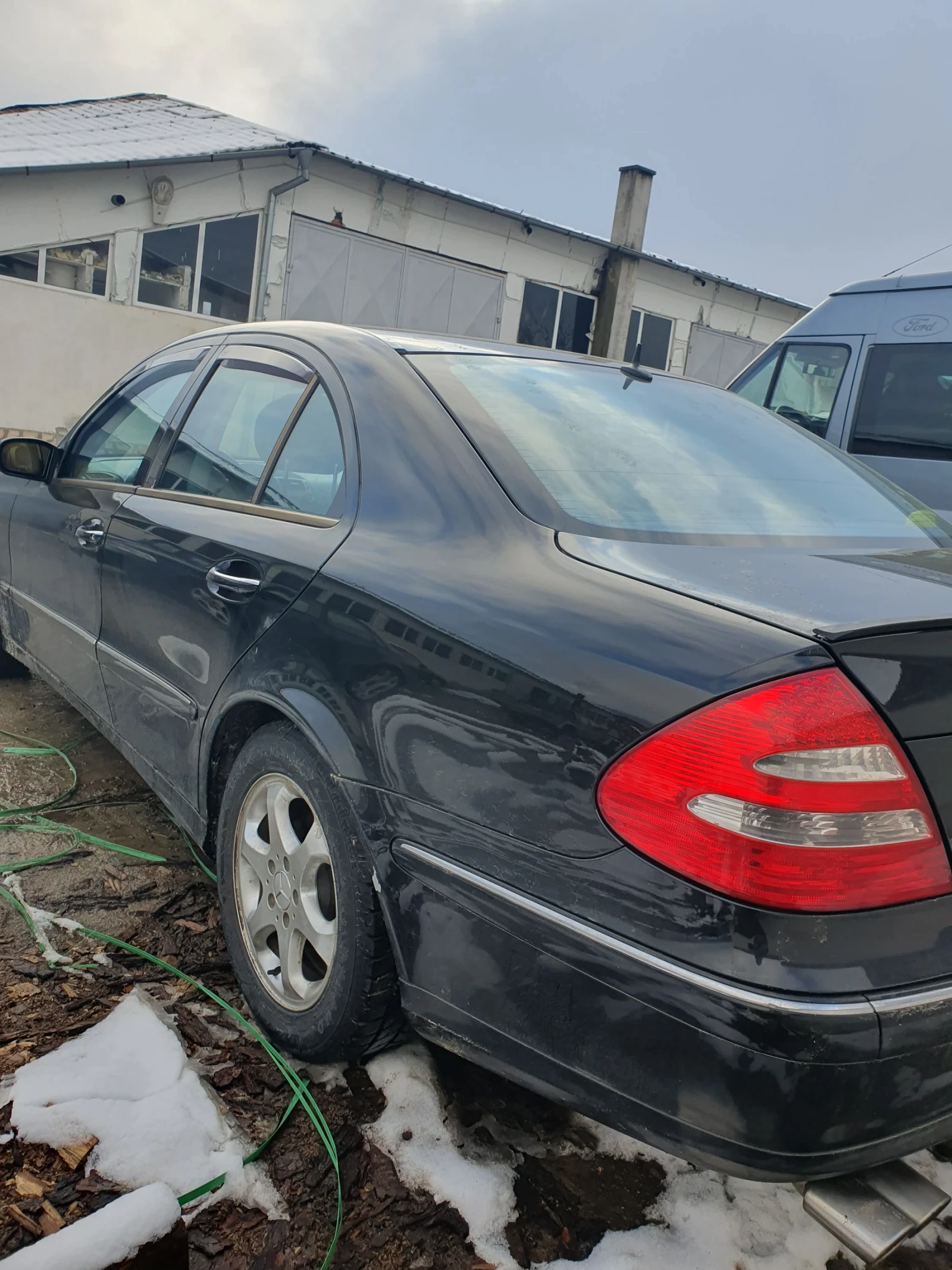 Mercedes-Benz E 350  - изображение 5