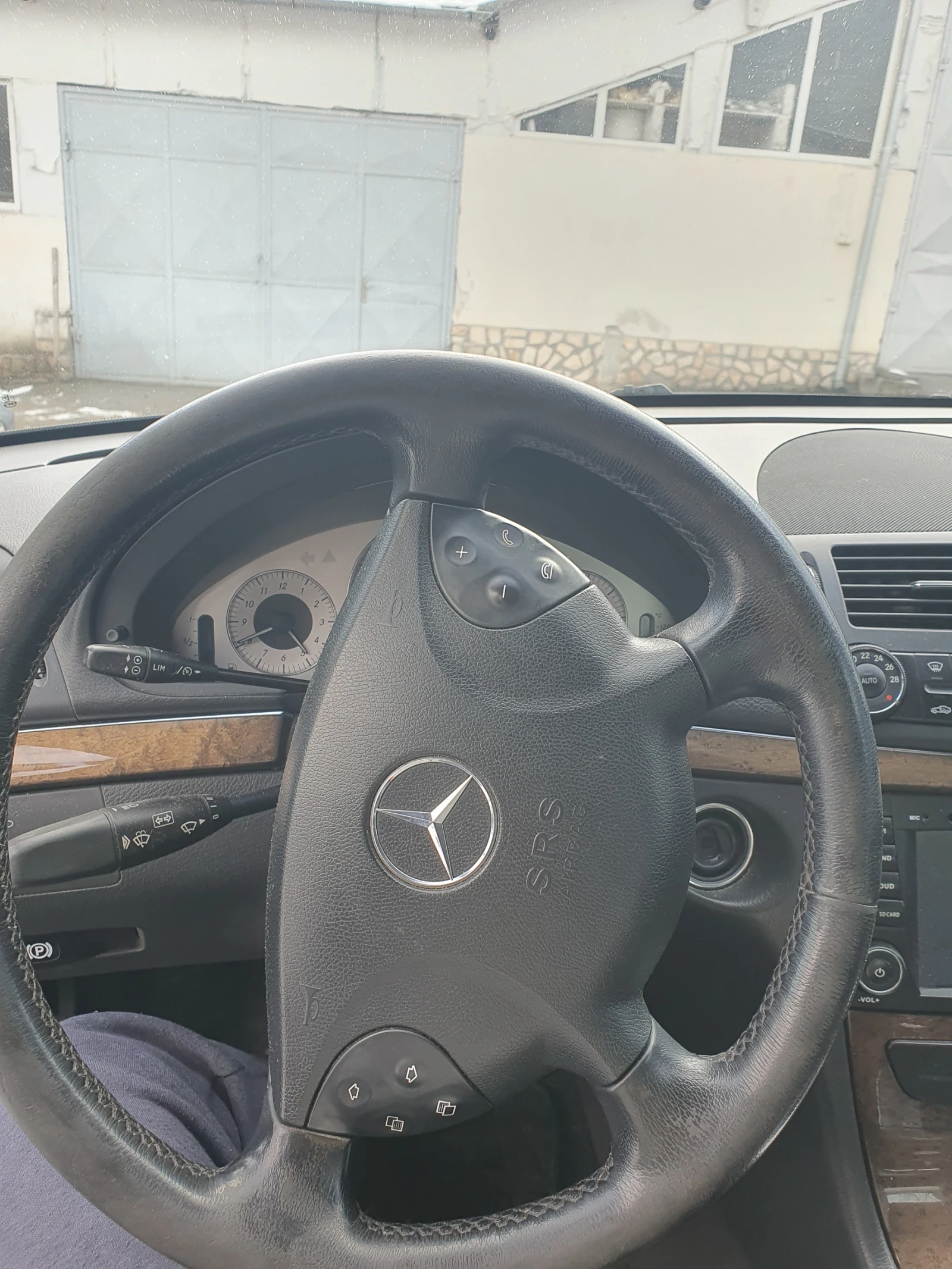 Mercedes-Benz E 350  - изображение 7