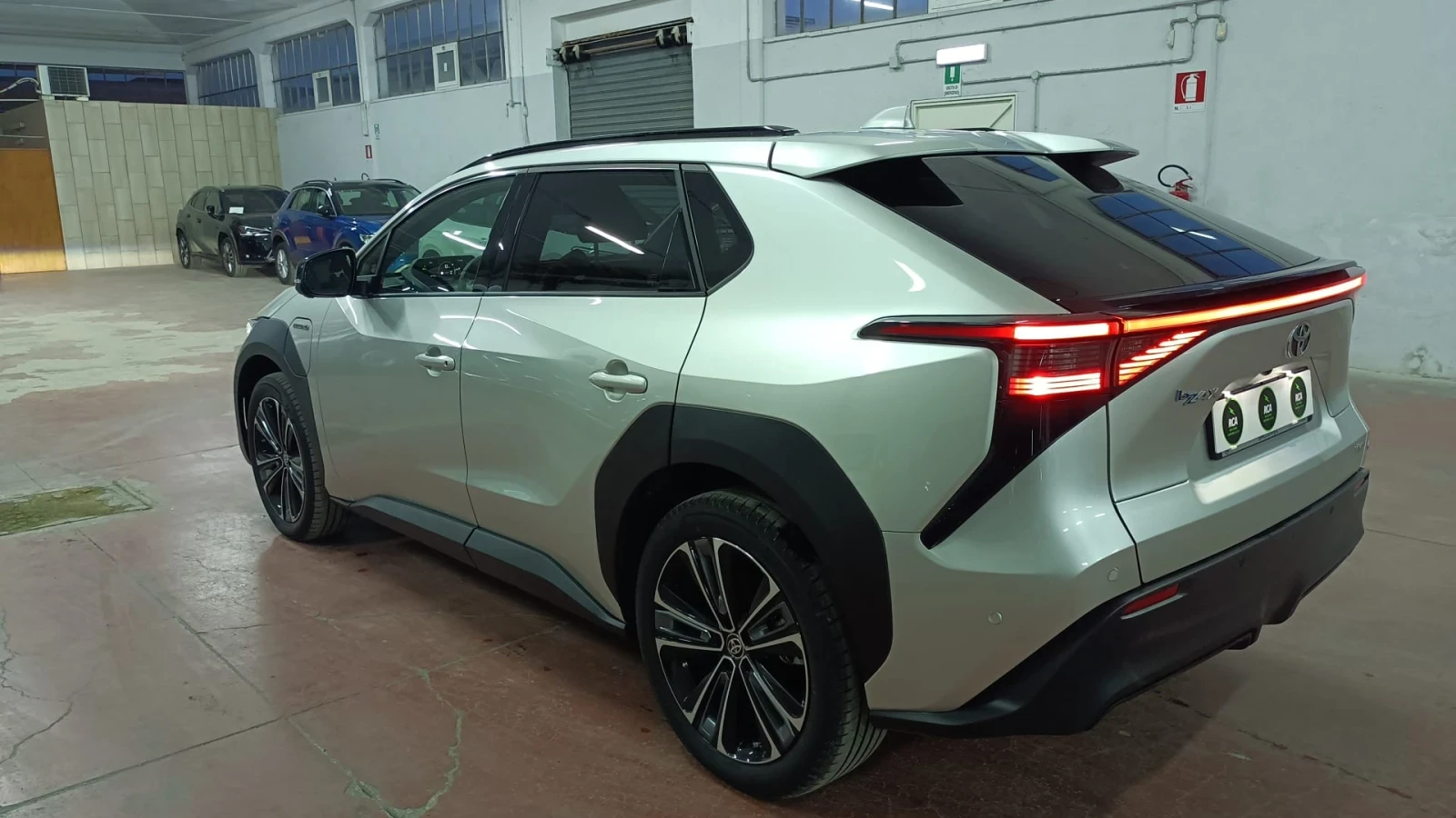 Toyota bZ4X ������� ����/����/AWD/JBL/Led/Kless/�������� | Mobile.bg � ����������� 5