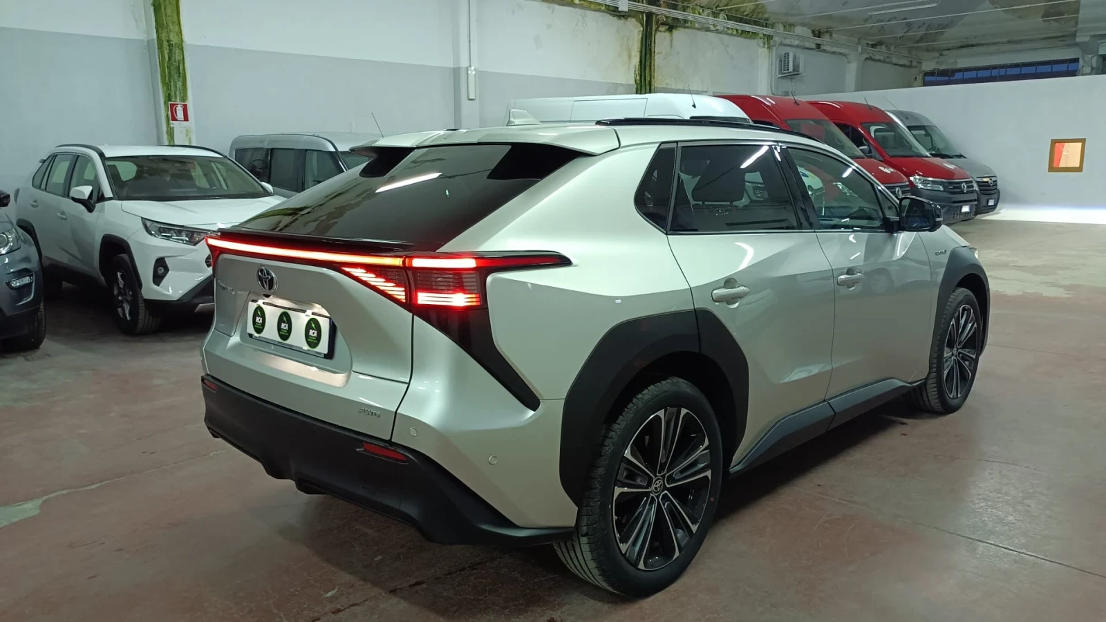 Toyota bZ4X ������� ����/����/AWD/JBL/Led/Kless/�������� | Mobile.bg � ����������� 4