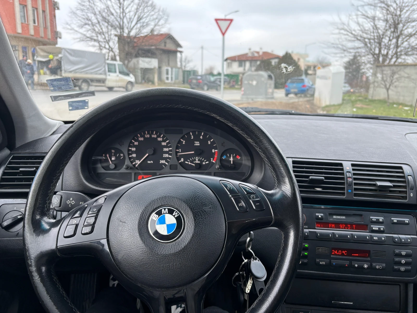 BMW 320, снимка 3 - Автомобили и джипове - 54177851