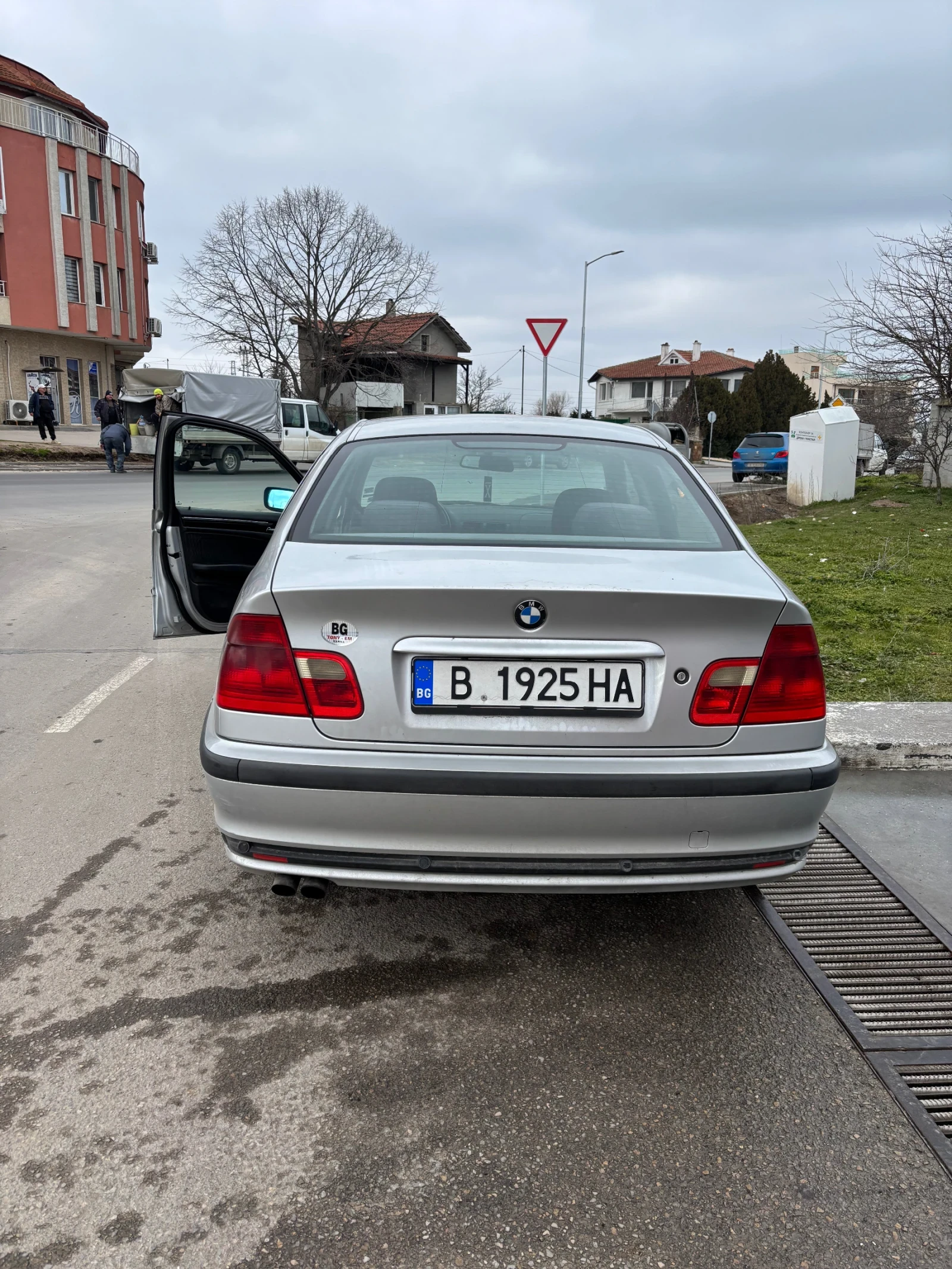 BMW 320, снимка 4 - Автомобили и джипове - 54177851