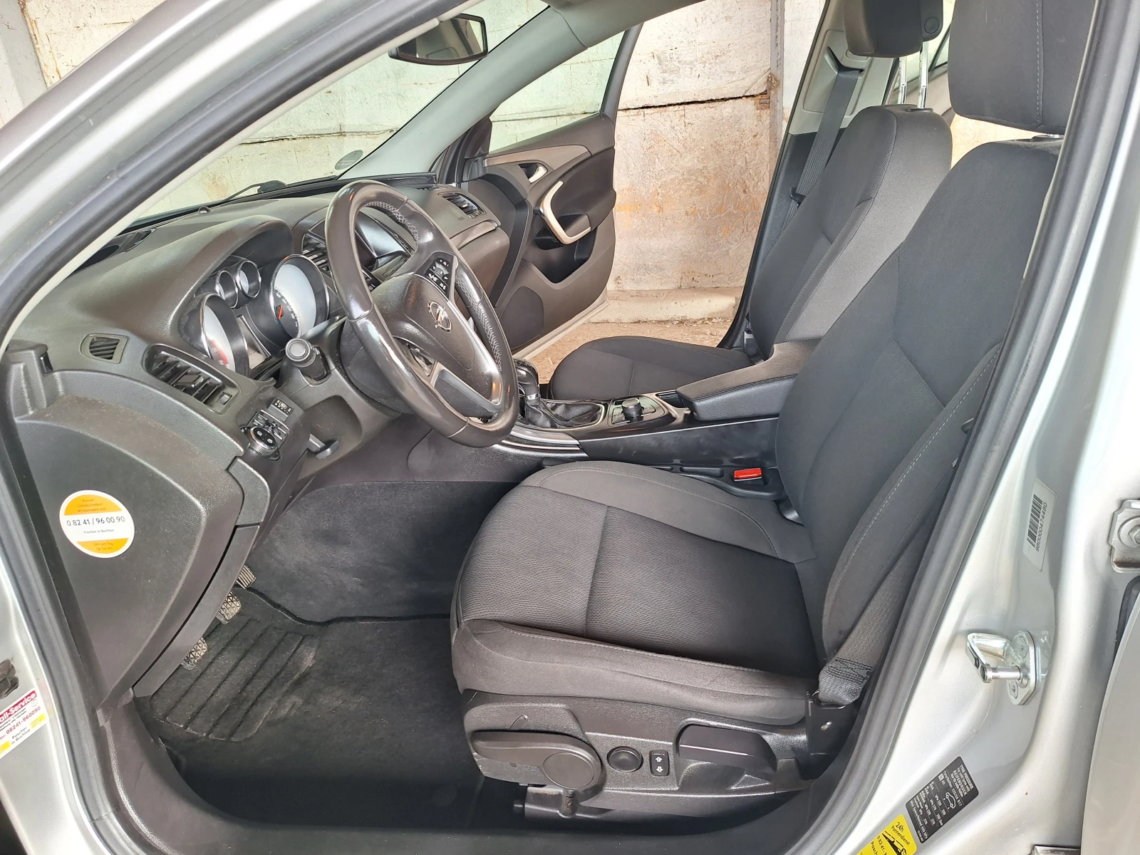 Opel Insignia, снимка 2 - Автомобили и джипове - 54466365