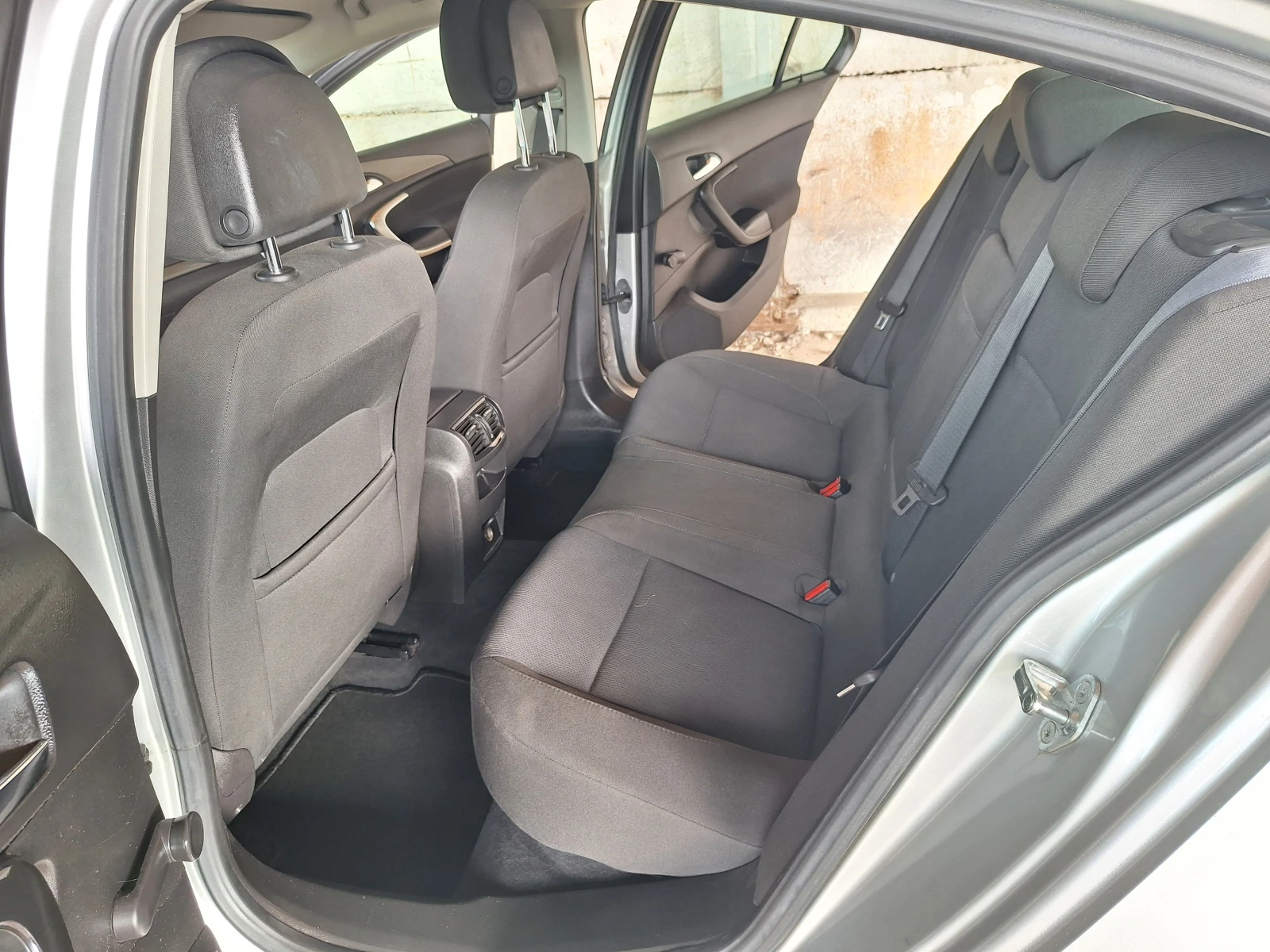 Opel Insignia, снимка 3 - Автомобили и джипове - 54466365