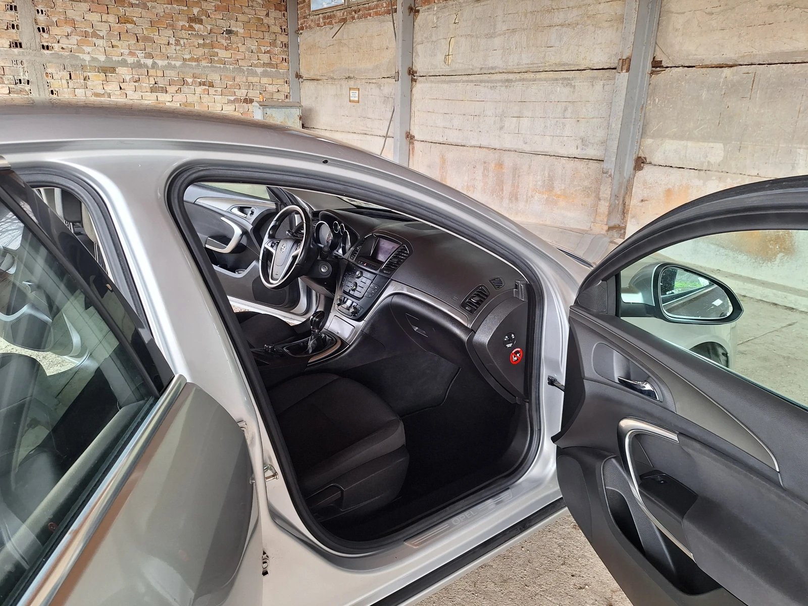Opel Insignia, снимка 4 - Автомобили и джипове - 54466365
