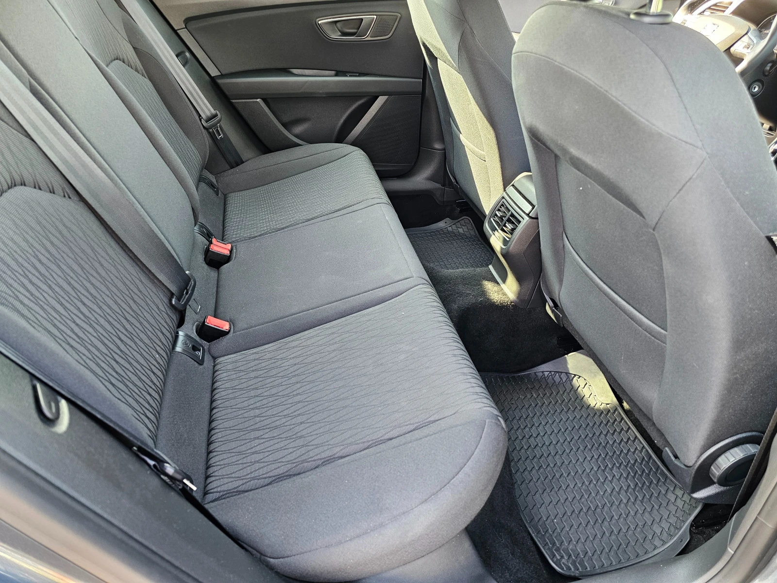 Seat Leon, снимка 5 - Автомобили и джипове - 55671308