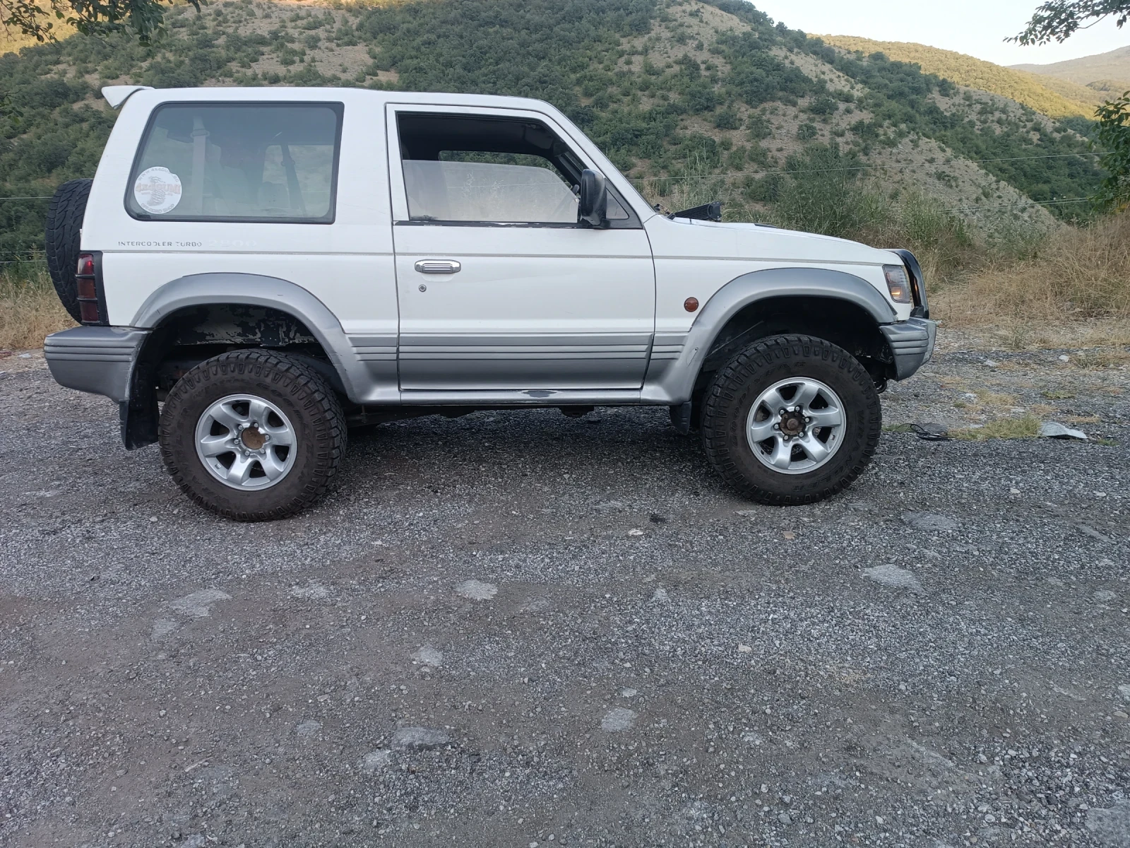 Mitsubishi Pajero Super select 4WD - изображение 2
