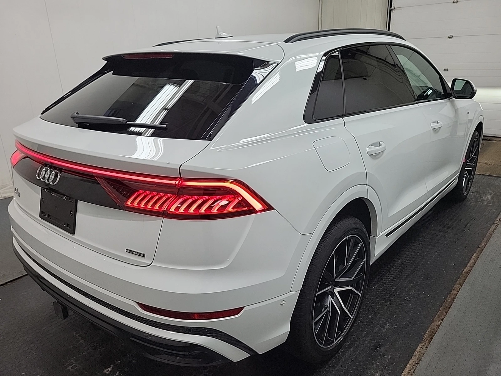 Audi Q8 55TFSI PROGRESSIV * Carfax * ����� �� ����������� | Mobile.bg � ����������� 5