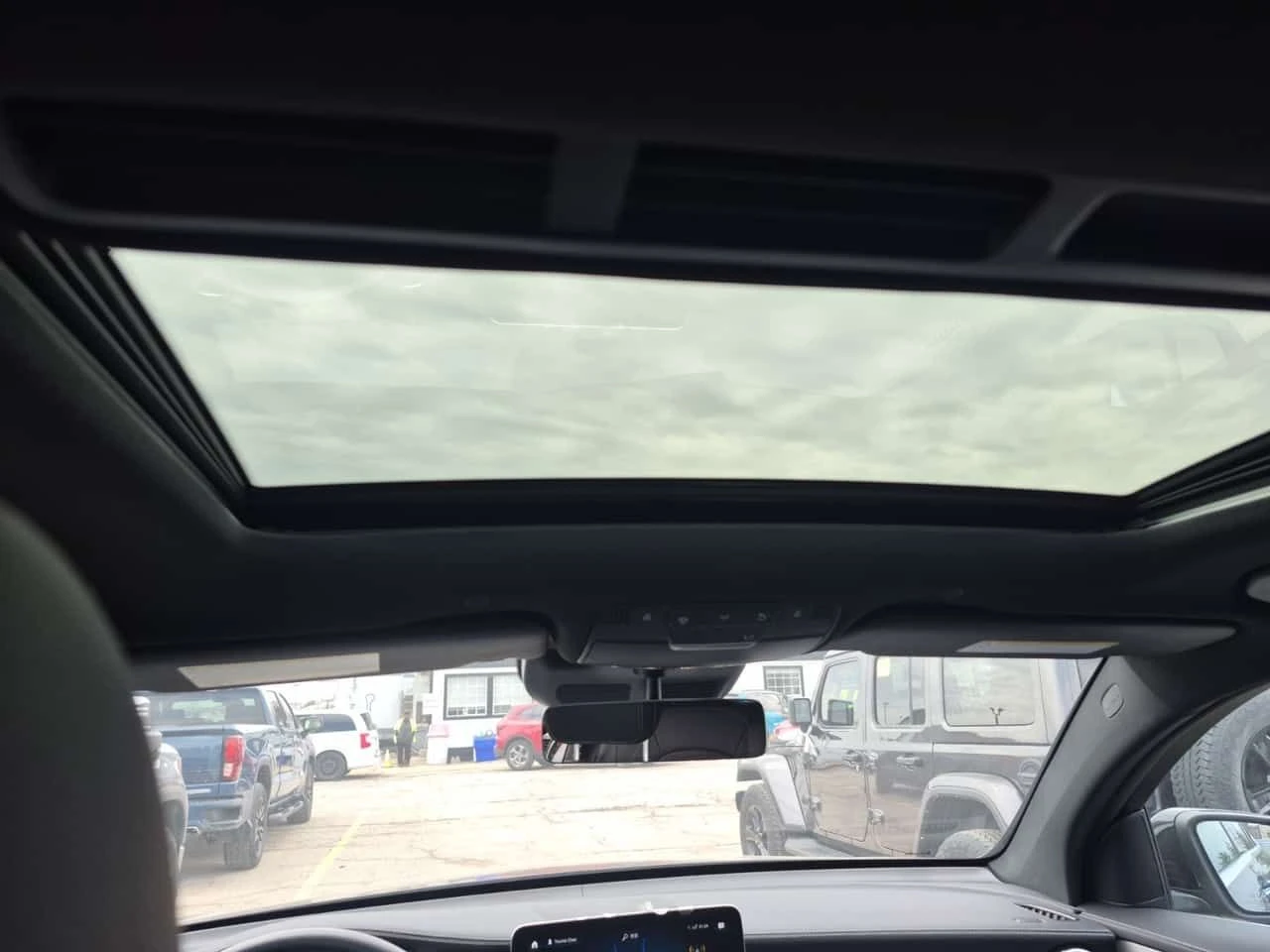 Mercedes-Benz GLC 300 ПАМЕТ| ПАНОРАМА| 2 КЛЮЧА| , снимка 13 - Автомобили и джипове - 54341363