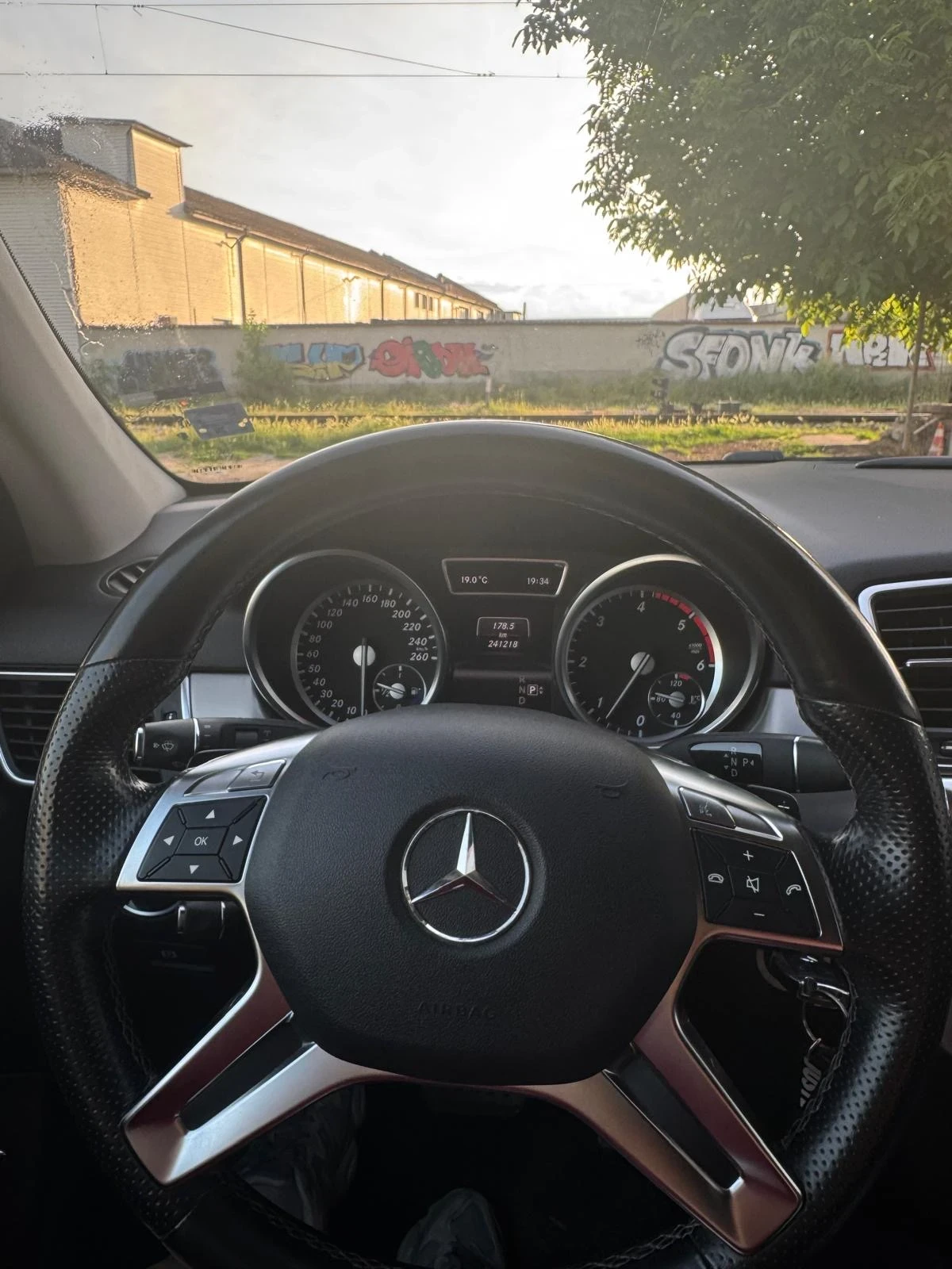 Mercedes-Benz ML 350, снимка 2 - Автомобили и джипове - 54672613