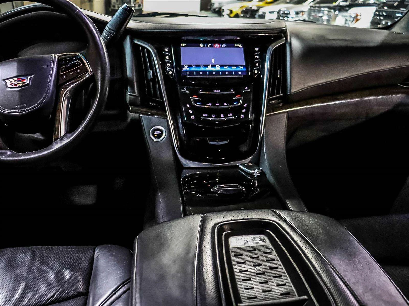 Cadillac Escalade Platinum, 4x4, КОЖА, ЦЕНА ДО БГ, снимка 10 - Автомобили и джипове - 54873017