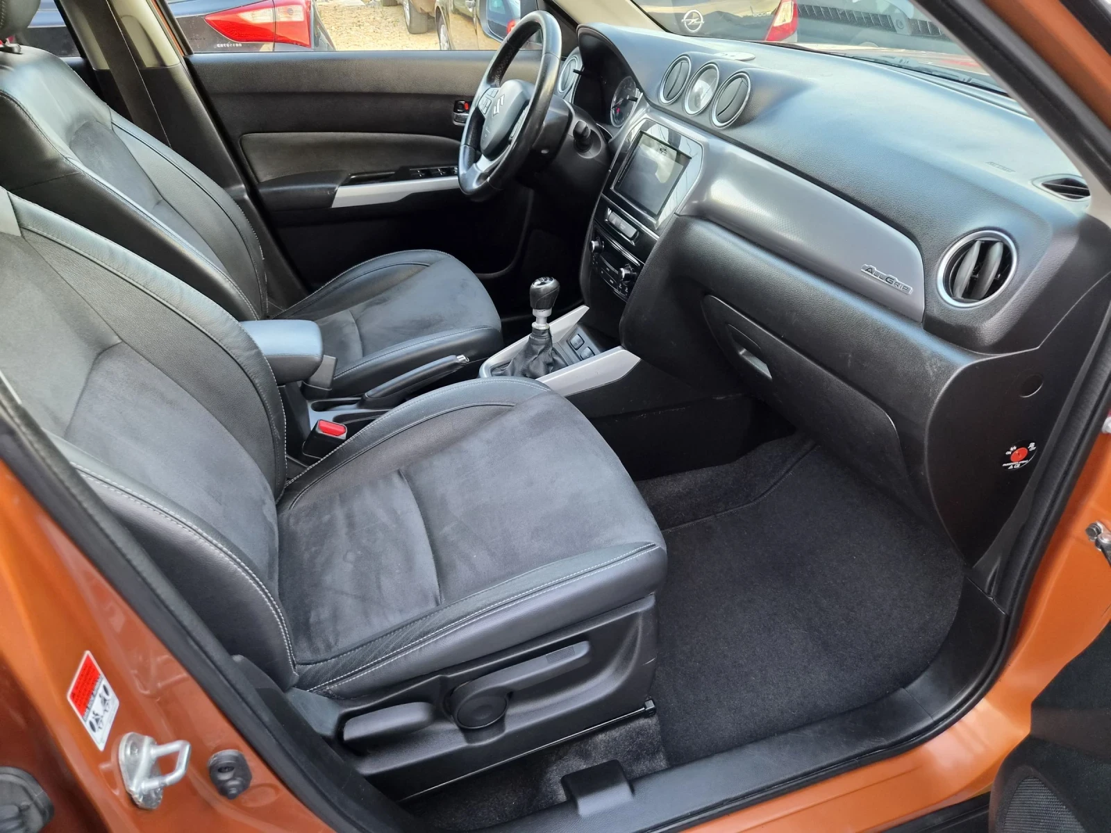 Suzuki Vitara 1.6DDiS 4X4 EURO6 , снимка 9 - Автомобили и джипове - 55304690