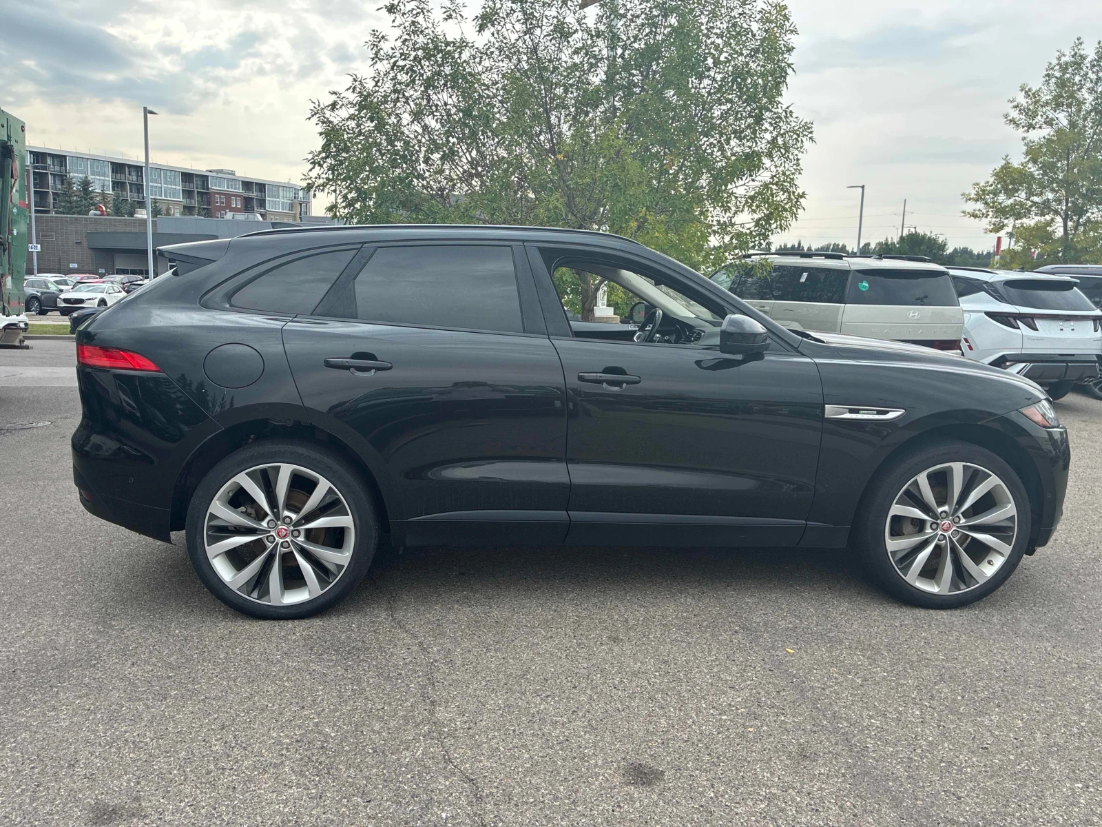Jaguar F-PACE * R Sport * CARFAX * ОПЦИЯ ЗА ФИНАНСИРАНЕ, снимка 3 - Автомобили и джипове - 56025484