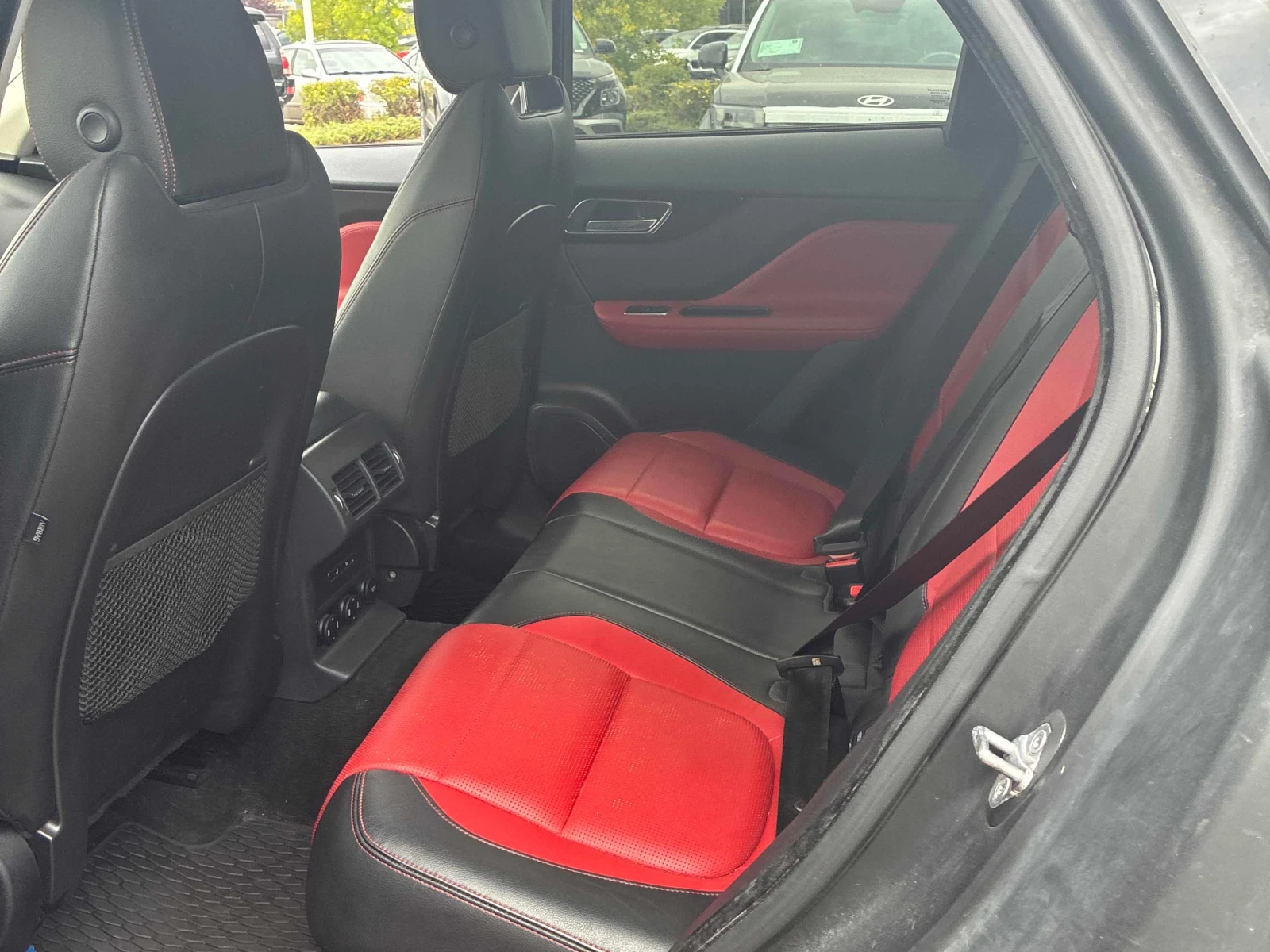Jaguar F-PACE * R Sport * CARFAX * ОПЦИЯ ЗА ФИНАНСИРАНЕ, снимка 13 - Автомобили и джипове - 56025484