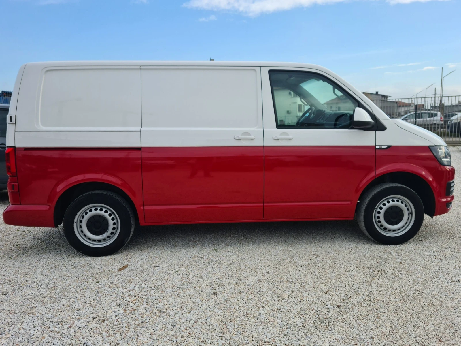 VW Transporter 2.0 TDI / мултимедия / теглич  - изображение 4