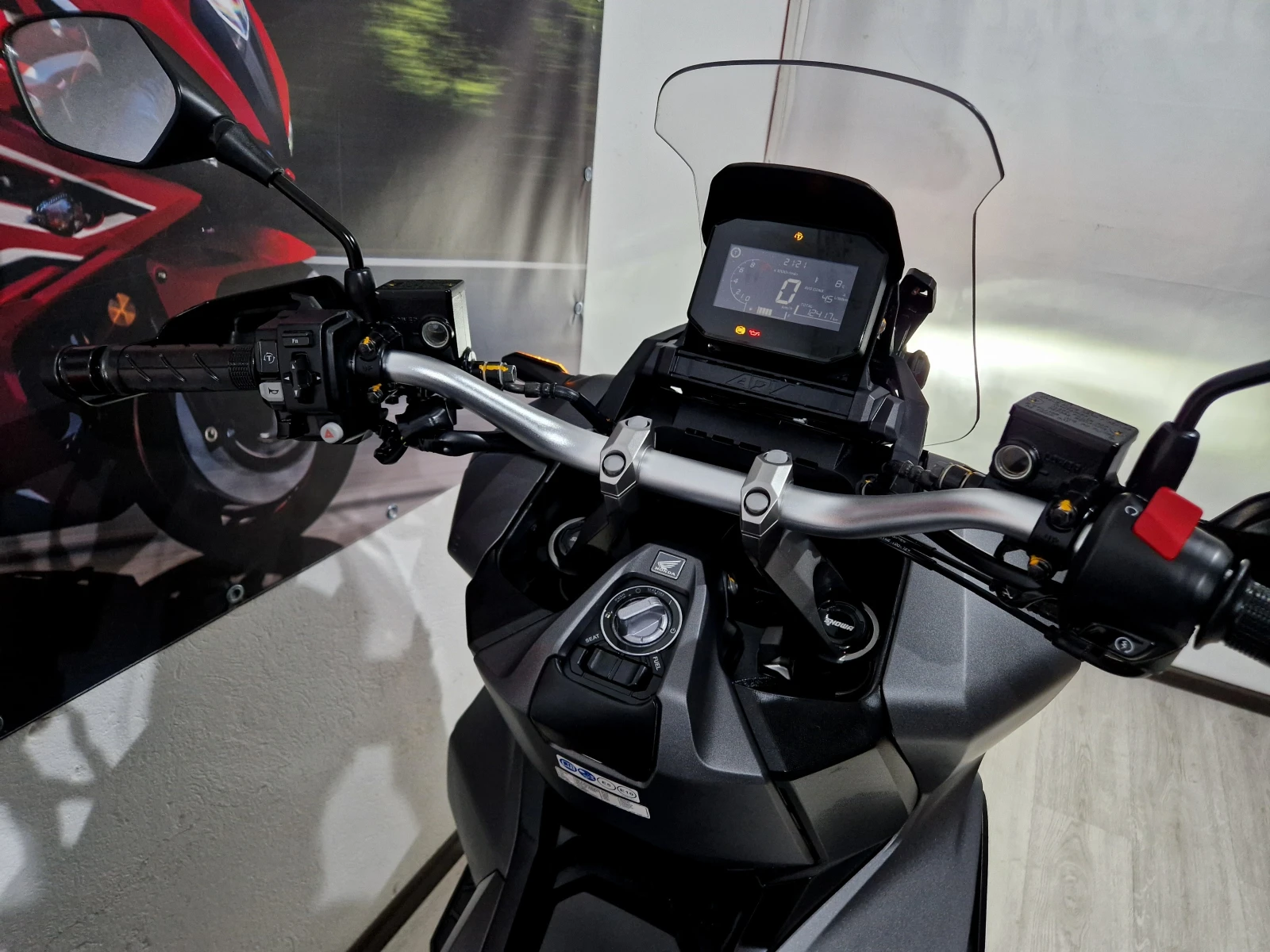 Honda X-ADV 350ie, ABS-TCS, !12417km!2024г.! AKRAPOVIC !, снимка 13 - Мотоциклети и мототехника - 54010531