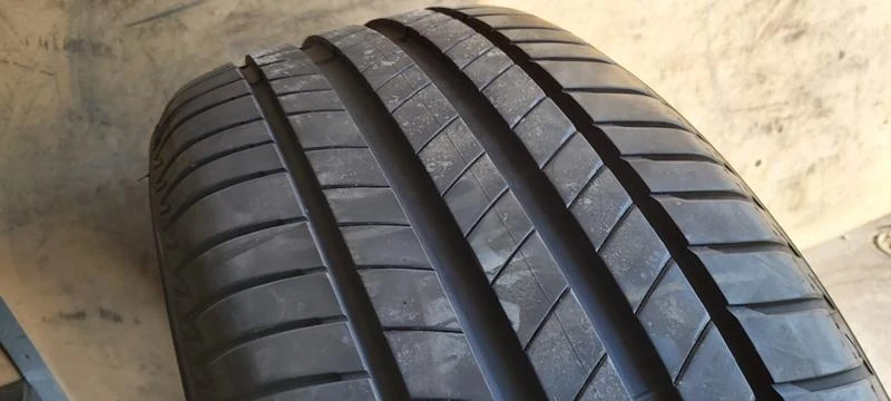 Гуми Летни 245/45R18, снимка 1 - Гуми и джанти - 33173427