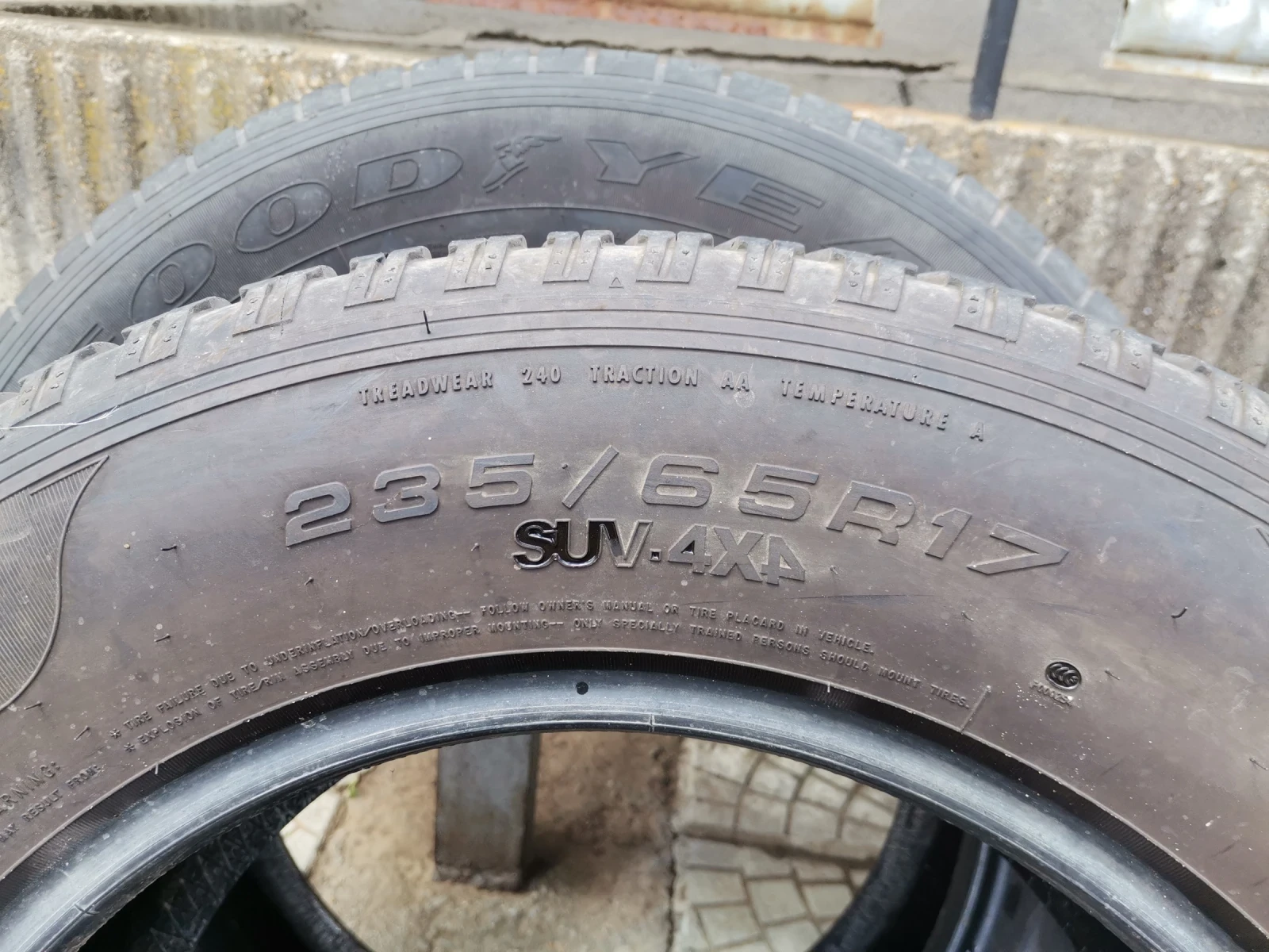 Гуми Летни 235/65R17, снимка 3 - Гуми и джанти - 54769365
