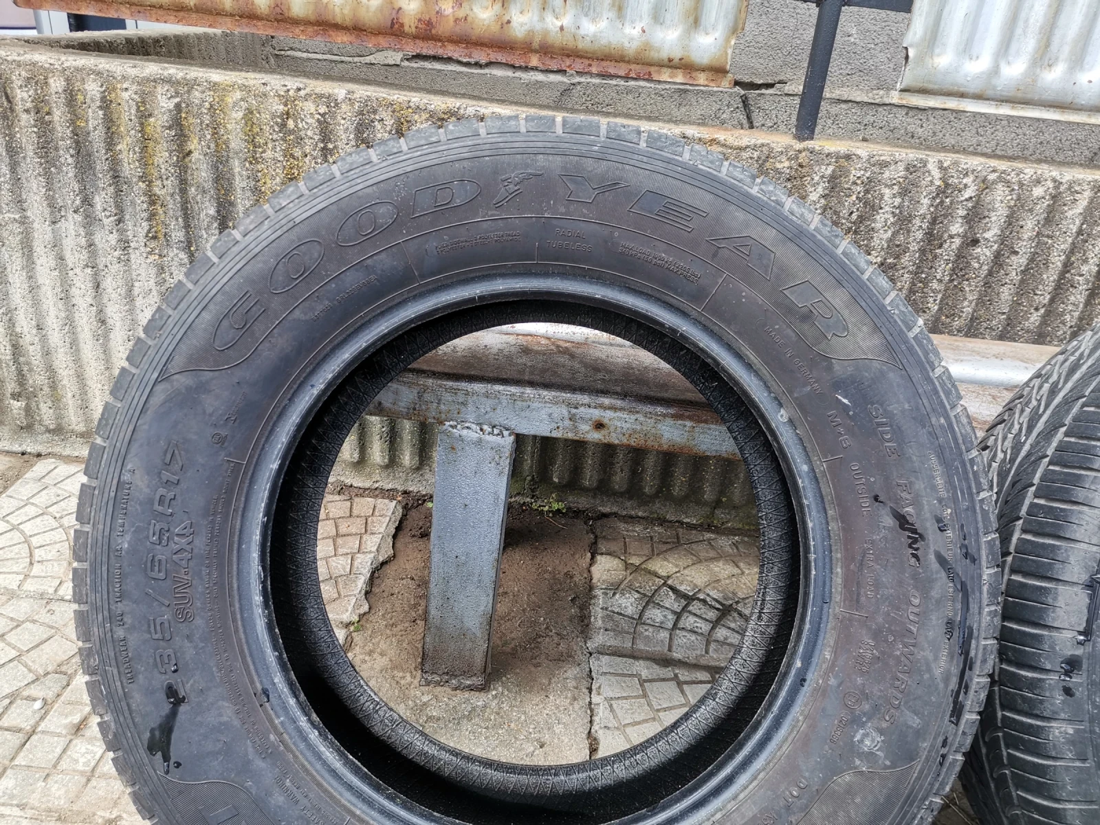 Гуми Летни 235/65R17, снимка 4 - Гуми и джанти - 54769365
